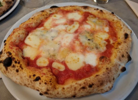 Pizzeria La Gioconda Guarda Napoli food