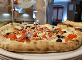 Pizzeria La Ruga food