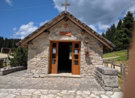 Rifugio Campolongo outside