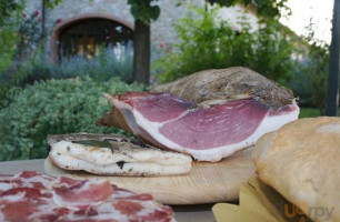 Fattoria Collepina food