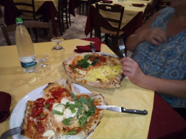 Pizzeria L'odissea food