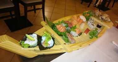 Sushi Oishi food