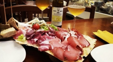 Inu Sardinian Wine food