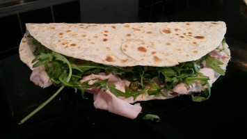 Piadine In Bianco E Nero food