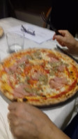 Il Vicolo Pizzeria food