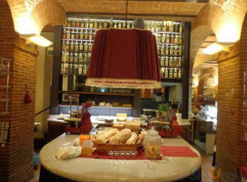 Le Cantine inside