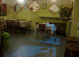 Pizzeria Regina 2000 inside