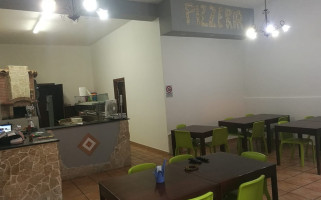 Pizzeria Da Alessio inside