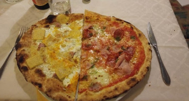 Pizzeria Papillon food