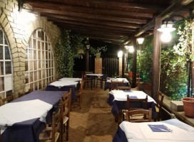 Trattoria Del Riposo inside