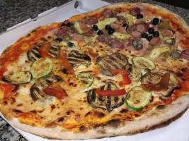 Turalva Pizzeria food