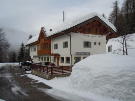 Rifugio Viote outside