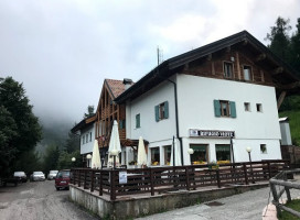 Rifugio Viote outside