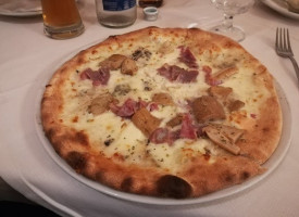 Pizzeria food