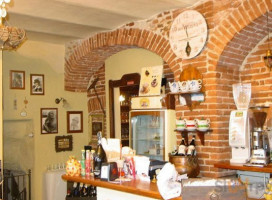 Vineria Bric A Brac inside