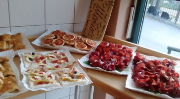 Pizza Al Taglio Gastronomia Al Goloso food