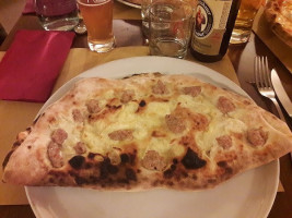 Pizzeria La Ru food