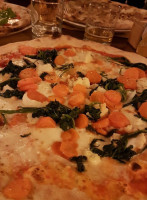 Pizzeria La Ru food