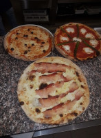 Pizzeria La Ru food