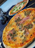 Pizzeria La Vela Blu food