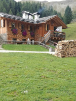 Rifugio Baita Alle Cascate outside