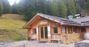 Rifugio Baita Alle Cascate outside