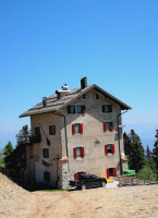 Rifugio Dosso Larici outside