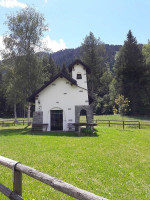 Rifugio Alpino Fazzon outside