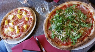 Pizzeria Asso Di Quadri food