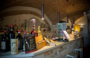 Magnavino Wine And Food food