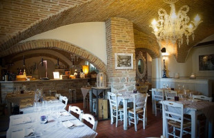 Magnavino Wine And Food food