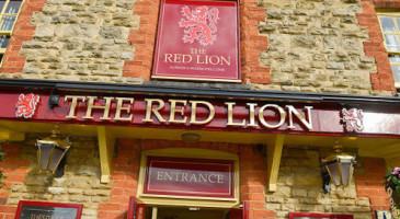 The Red Lion outside