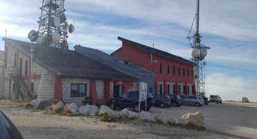 Rifugio Bruno Pomilio outside