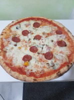 Pizzeria Fermati Qui food