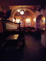 Montmartre Pub inside