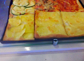 L'angolo Della Pizza inside