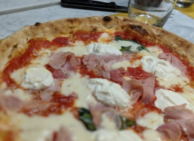 Pizzeria Napule E' food