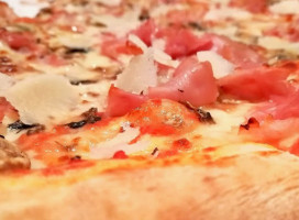 La Margherita Pizza Da Asporto food