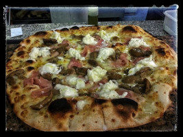 Pizzeria L'anfiteatro food