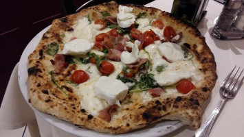 Pizzeria Vesuvio food