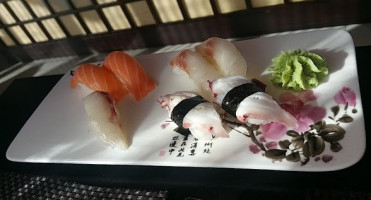 Sushi King food