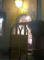 Il Pizzicagnolo outside