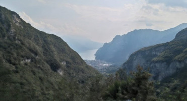 Rifugio San Giovanni Al Monte inside