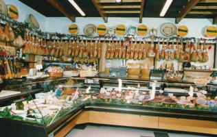 La Salumeria Alessandro Multineddu inside