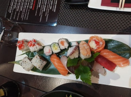 Hong Sushi Wok food