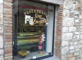 Pasta Fresca San Pietro outside