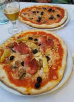 Pizzeria La Tana Del Lupo food