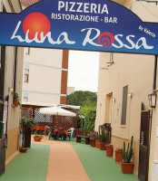 Luna Rossa outside