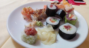 Punto Wok Sushi food