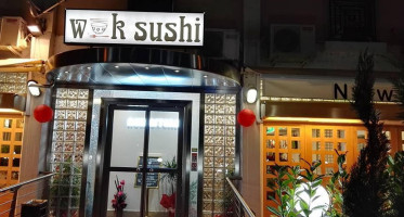 Cinese Newestern Woksushi food